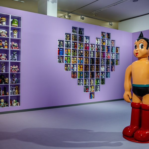 Heute Abend, ab 18 Uhr, geht es los: Unsere Popkultur-Wunderkammer #wonderwalls eröffnet, ua mit Shepard Fairey, Swoon, Banksy, Bearbricks, KAWS uvm alle Infos: nrw-forum.de/ausstellungen/…