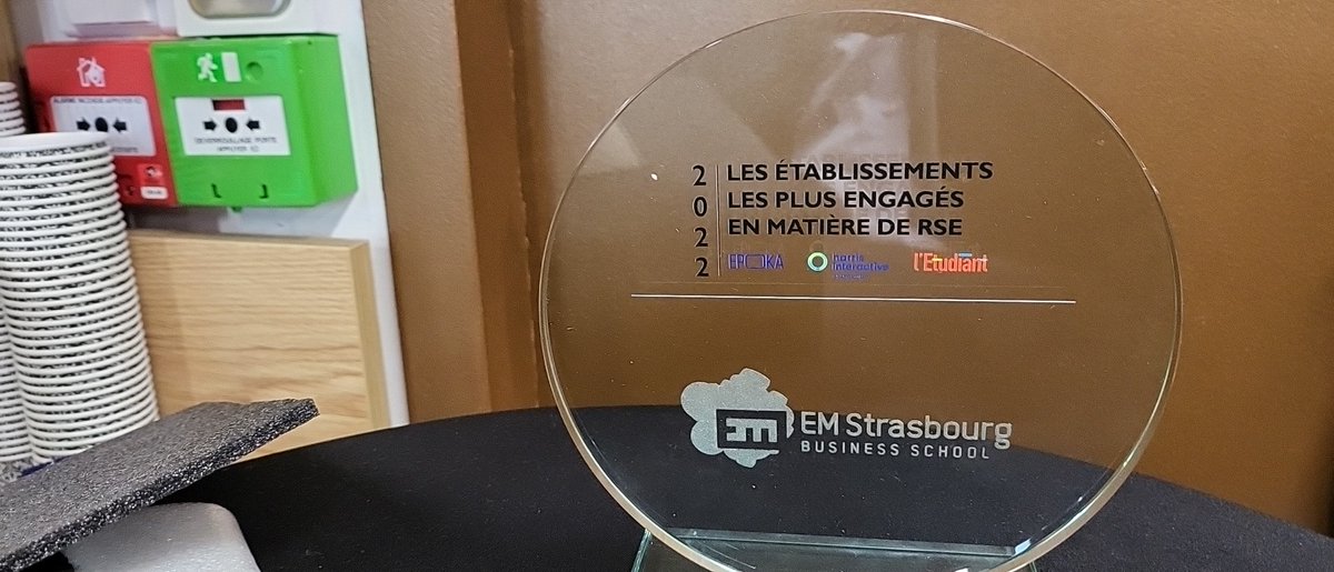 Et voilà le trophée <a href="/EMStrasbourg/">EM Strasbourg (FR)</a> prise sur le vif (d'où le fond 😉)