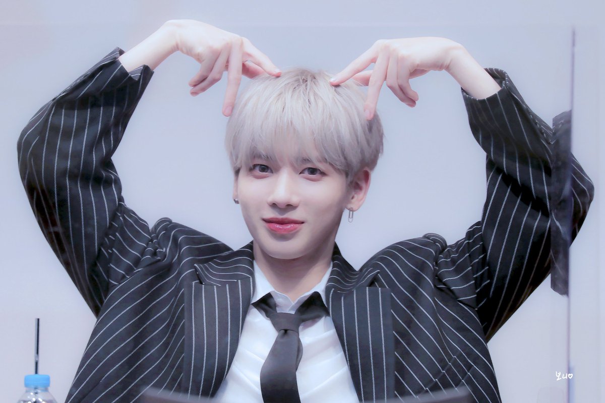 the nyangnyang pose
#TAEHYUN #태현