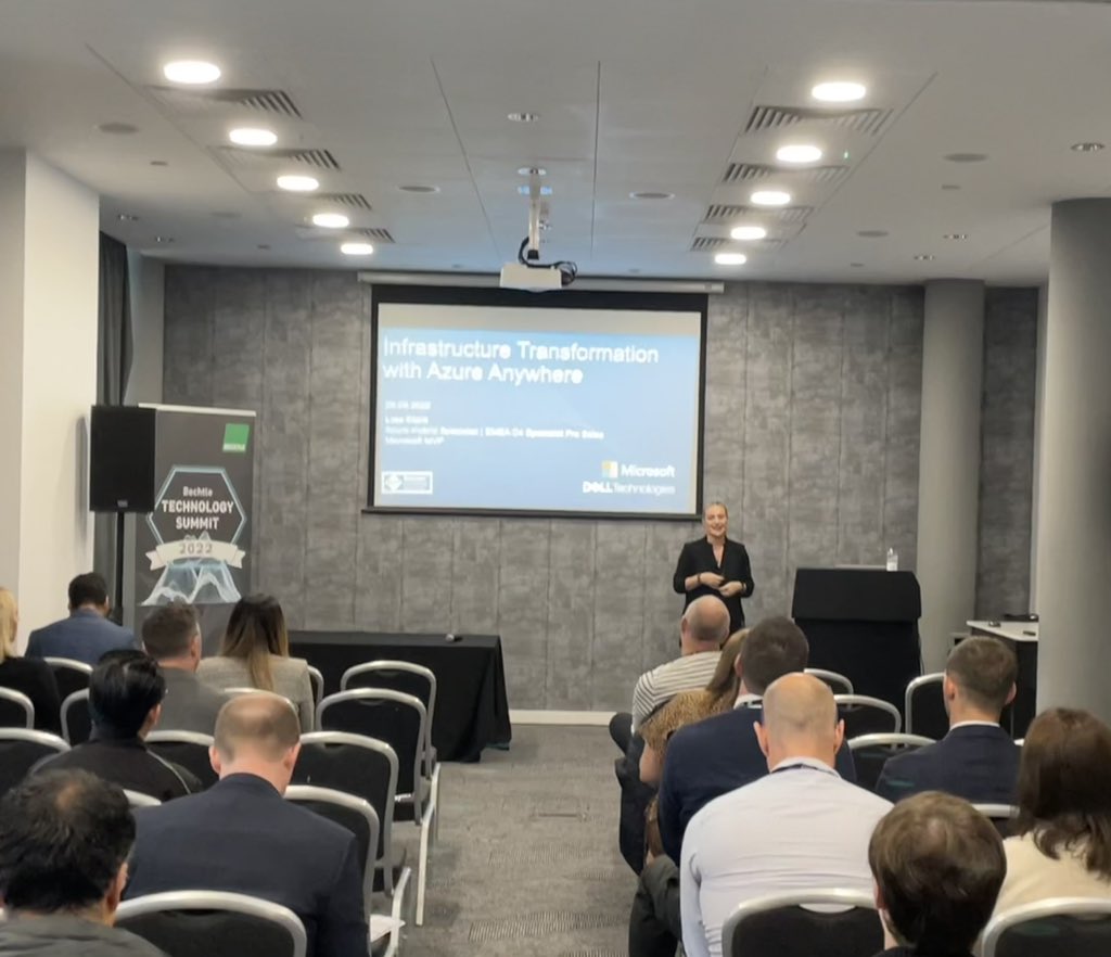 AClarkDell's tweet image. Great to have @lisaattheedge up next at the @bechtle_uk #TechnologySummit