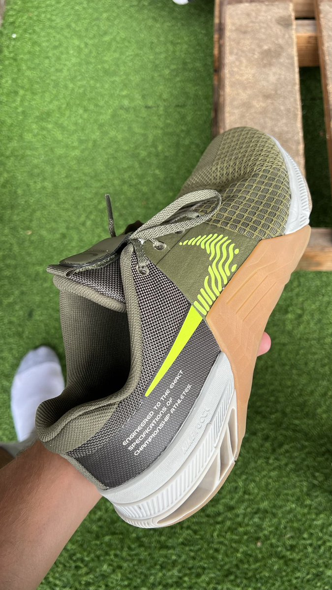 juanperaita's tweet photo. @Nike I bought a pair of Nike Metcon 8 By You on September 15th. After only 10 days of normal use they are already damaged. This is the second pair in less than 4 months, not at all what a customer would expect from a 145€ Nike Metcon 8 https://t.co/31gr3oW6E3