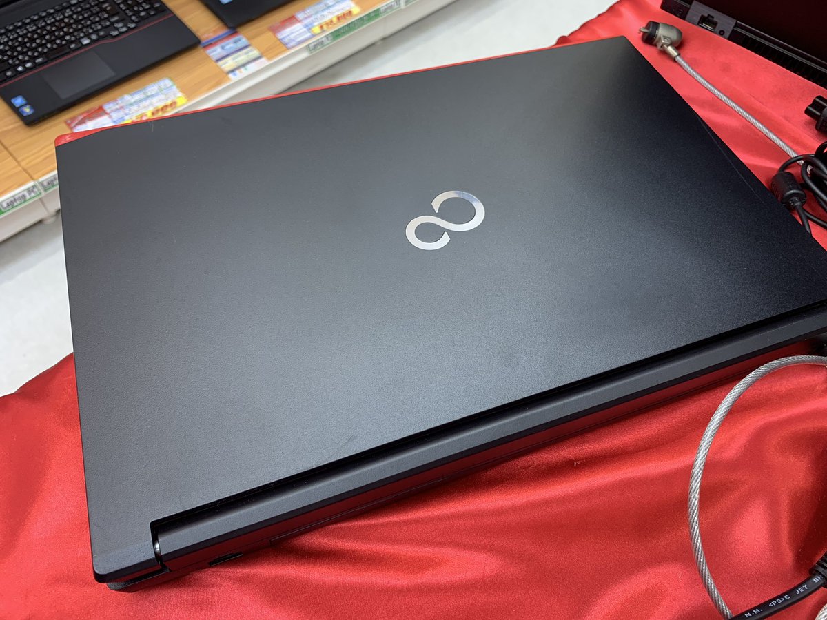 PCcomfullAKB4's tweet photo. 今週の秋葉原4店舗共通セール!
③【LIFEBOOK A577】
超子スパの第7世代LIFEBOOK!
テンキー付きで、事務用途に最適♪DVDドライブも付いており、その他インターフェースも豊富🤗
📖WPS Office 2が付属📖
在庫は15台!
#富士通 #LIFEBOOK #A577 #WPSOFFICE2 https://t.co/4p9ZioPkMs