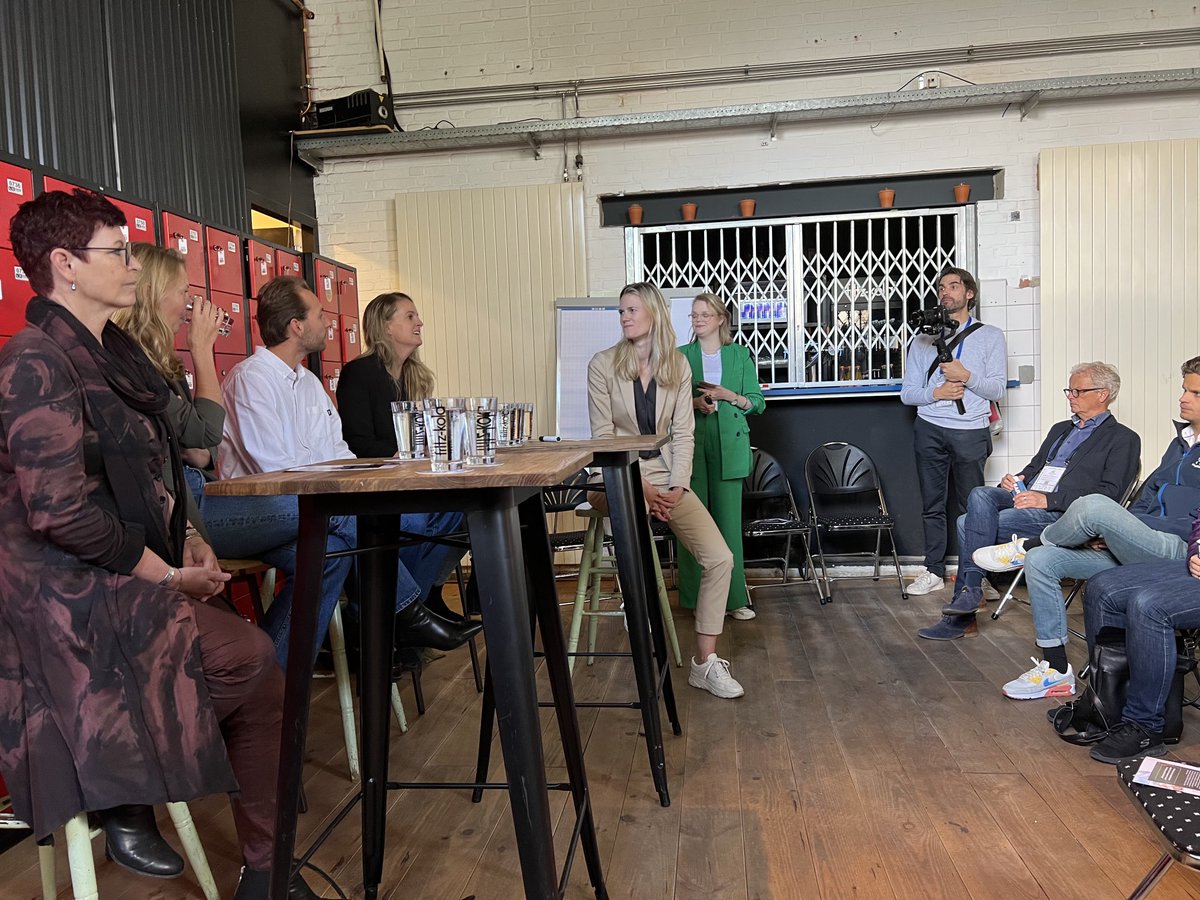 Op de Dag van de Stad waar Eline vd Meulen een sessie over betalen voor impact leidt. We hebben een mooie handreiking laten maken voor gemeenten en andere organisaties over hoe je dit op een goede manier kan organiseren. Kijk hiervoor op: degrotebeweging.nl