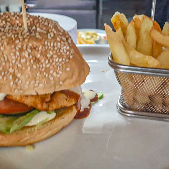 Enroute27's tweet photo. Vegetairian Chicken Burger with Chips!
Remember this weekend the entertainment by none other than Magdel!
Contact:
For bookings +2772 806 8214
Email to: verene@en-route27.co.za
#enroute27 #livemusic #entertaiment #food #kidsentertainment #homemadeburgers, #oxtail, #curryafval https://t.co/zYGm4DrpSg