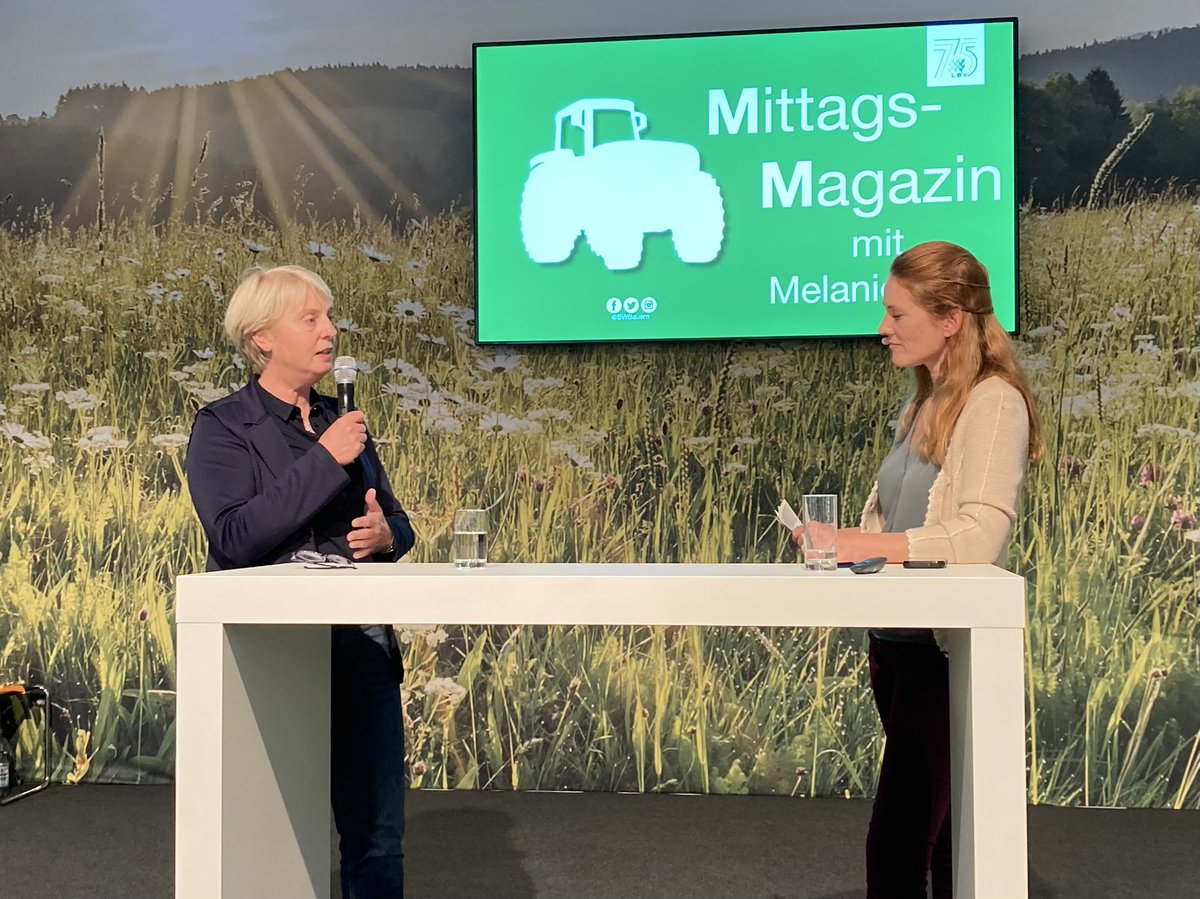 Bauern_Verband's tweet photo. Die designierte Vizepräsidentin des @Bauern_Verband @SBockeloh spricht auf dem Landwirtschaftlichen Hauptfest in Stuttgart über den Prozess #Zukunftsbauer https://t.co/Us5943TgnN