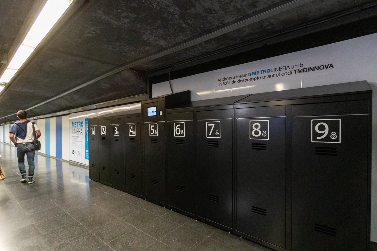 BCN_Mobilitat's tweet photo. 🔝Neix la primera  Metrolinera! 

🛴🔌 Un projecte de @TMB_Barcelona per recarregar vehicles elèctrics amb energia del metro.

🚇9 armariets que actuen com a punt de recàrrega de bateries, gràcies a la recuperació d’energia generada amb la frenada dels combois del metro. https://t.co/3VCilUgBCW
