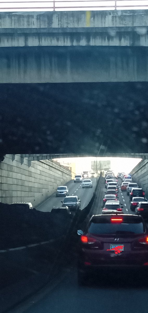 DamaRamirezC's tweet image. 16 minutos de la Caonabo a la Núñez. Un jueves cualquiera de tapón 😔