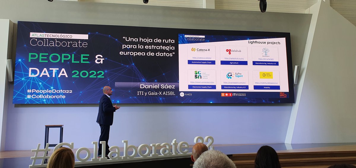 XavierMorenoSor's tweet photo. ¿ De verdad vamos a dejar nuestros datos europeos en manos americanas o chinas? @dsaezdomingo nos ilustra acerca de la soberanía de los datos y el proyecto Gaia-X europeo en #PeopleData22 #Collaborate gracias @AtlasTec. Y @zeus A por ellos!!! https://t.co/k3gGZyDuch