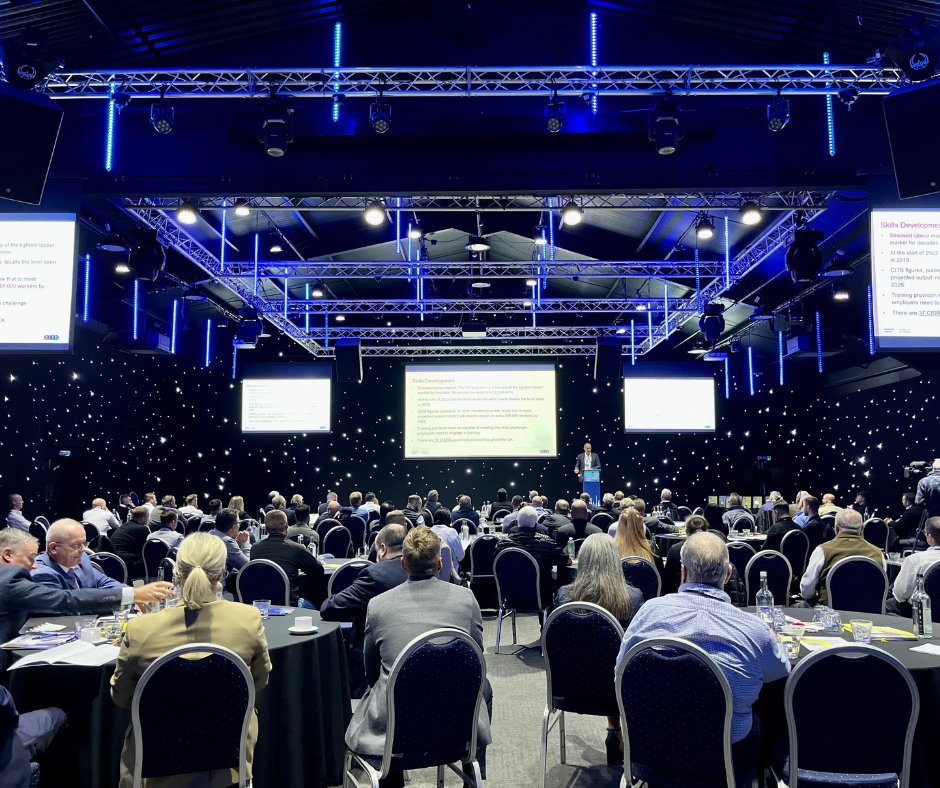 ScaffCon's tweet photo. Tim Balcon, @CITB_UK, delivers his keynote speech to #ScaffCon22 delegates, highlighting funding available for employers to help train and develop their staff, with a lasting sentiment being...."There's only one way to kill a skills gap, and that's to train more people." #CITB https://t.co/mqvQiIYPly
