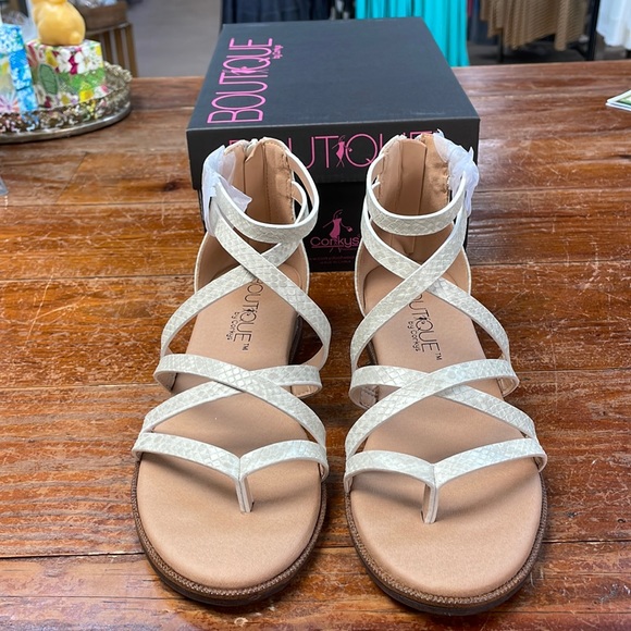 keylimeboutique's tweet photo. So good I had to share! Check out all the items I'm loving on @Poshmarkapp #poshmark #fashion #style #shopmycloset #colehaan #madewell #corkys: https://t.co/JmehJ2tNac https://t.co/ldpkoYJx5n