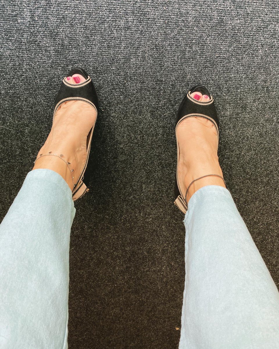 HappyFeetFans's tweet photo. Feeling tall today #feet #feetfetishgang #heels #heelsaddict #instagood #instagram #onlyfans https://t.co/8FEga32DM2