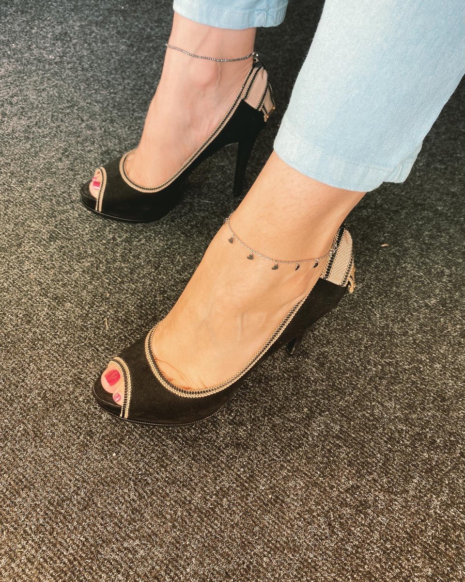 HappyFeetFans's tweet photo. Feeling tall today #feet #feetfetishgang #heels #heelsaddict #instagood #instagram #onlyfans https://t.co/8FEga32DM2