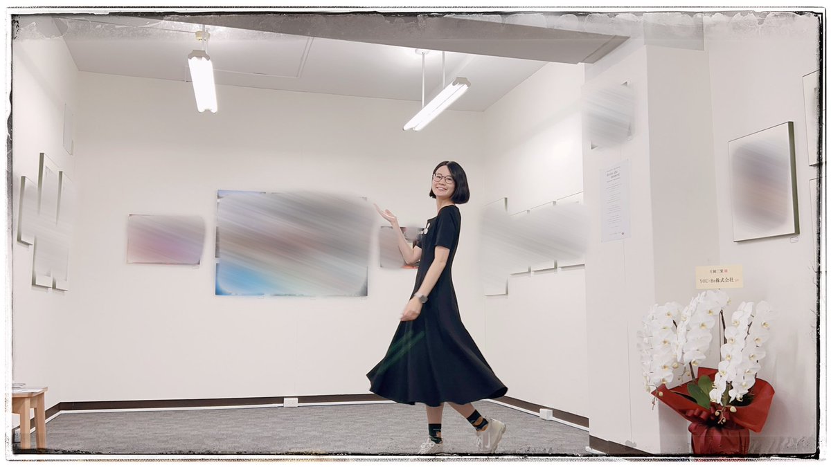 mikachu0720's tweet photo. #片岡三果写真展
1日目終了しました！
会場まちしてくださった方がいらしたのがビックリでした☺️

��販はこんな感じ✨
特にミニイーゼルは作りが少ないので本日中でしたらお取り置きできます🙇🏻‍♀️

おすすめは新作写真集です✨
個展期間3,300yen→3,000yen✌🏻
前回のオリジナルプリントSETは少し小さめです https://t.co/5ZOxBf299Z