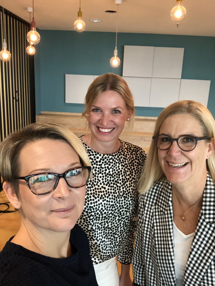 Dreamteam 💪… wir freuen uns heute auf unsere Gäste. Celebration Mode 🔛 Wir feiern 10 Jahre Oracle Women Leadership Woop Woop 🥳 #owlde #womenintech #diversity
