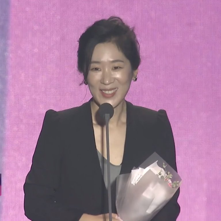 Congratulations #KimShinrok (#Hellbound) and #BaekJiWon (#ANNA/#ExtraordinaryAttorneyWoo) for winning Best Supporting Actress at #APANStarAwards2022 🥳