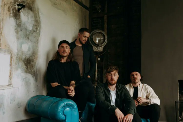 Acres have shared a new anthem, and it is as heartfelt as it is heartbreaking. 

This is 'Hold On' bit.ly/3DXSVL4