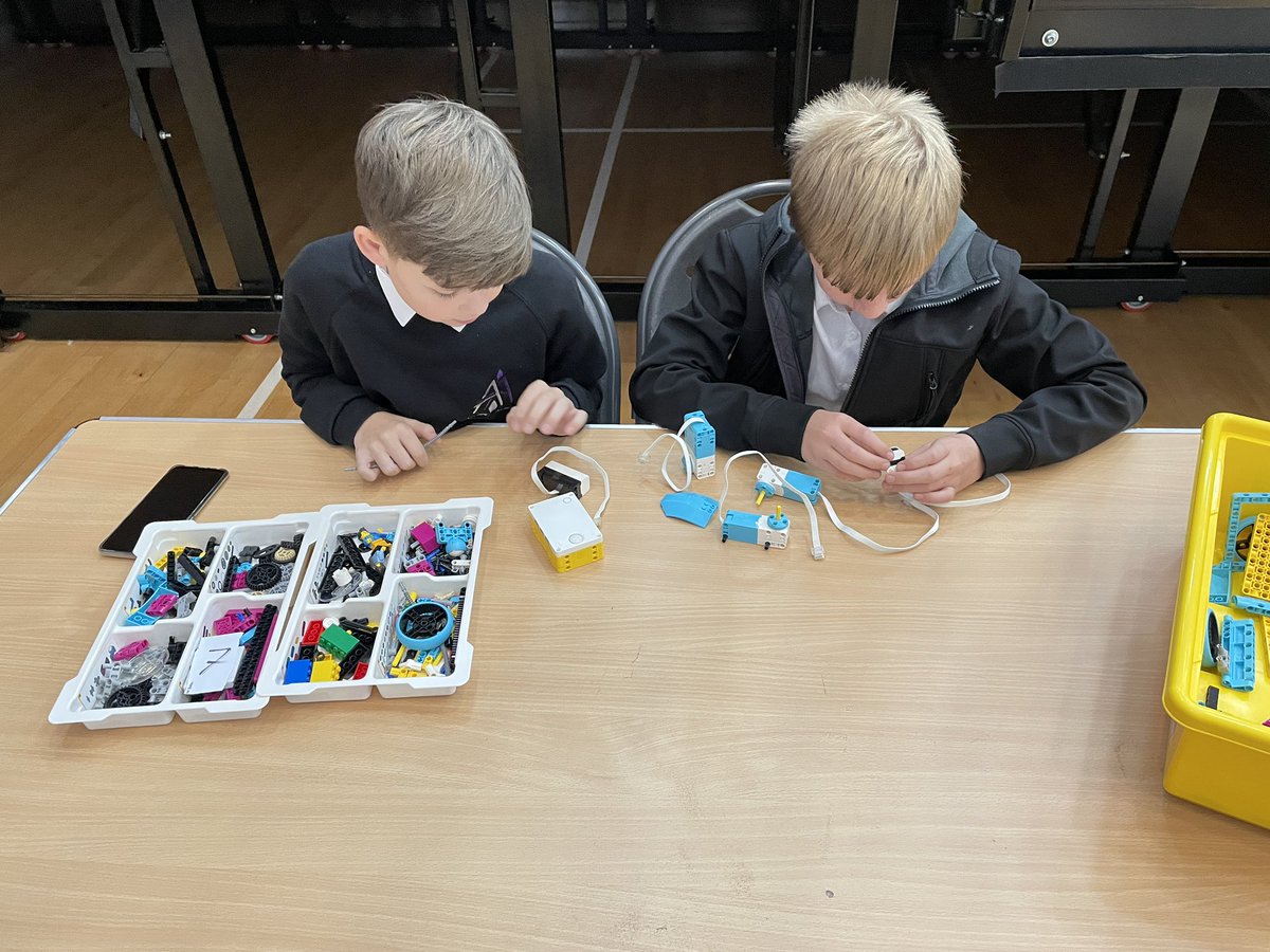 The building has commenced to help earthquake victims… <a href="/Armadale_Sci/">Armadale Academy Science Dept</a> <a href="/ArmadaleCDT/">Armadale Academy CDT</a> <a href="/ArmadaleComp/">Armadale Computing</a> <a href="/ArmadaleAcademy/">Armadale Academy</a> <a href="/BritishArmy/">British Army 🇬🇧</a> #ArmySTEM