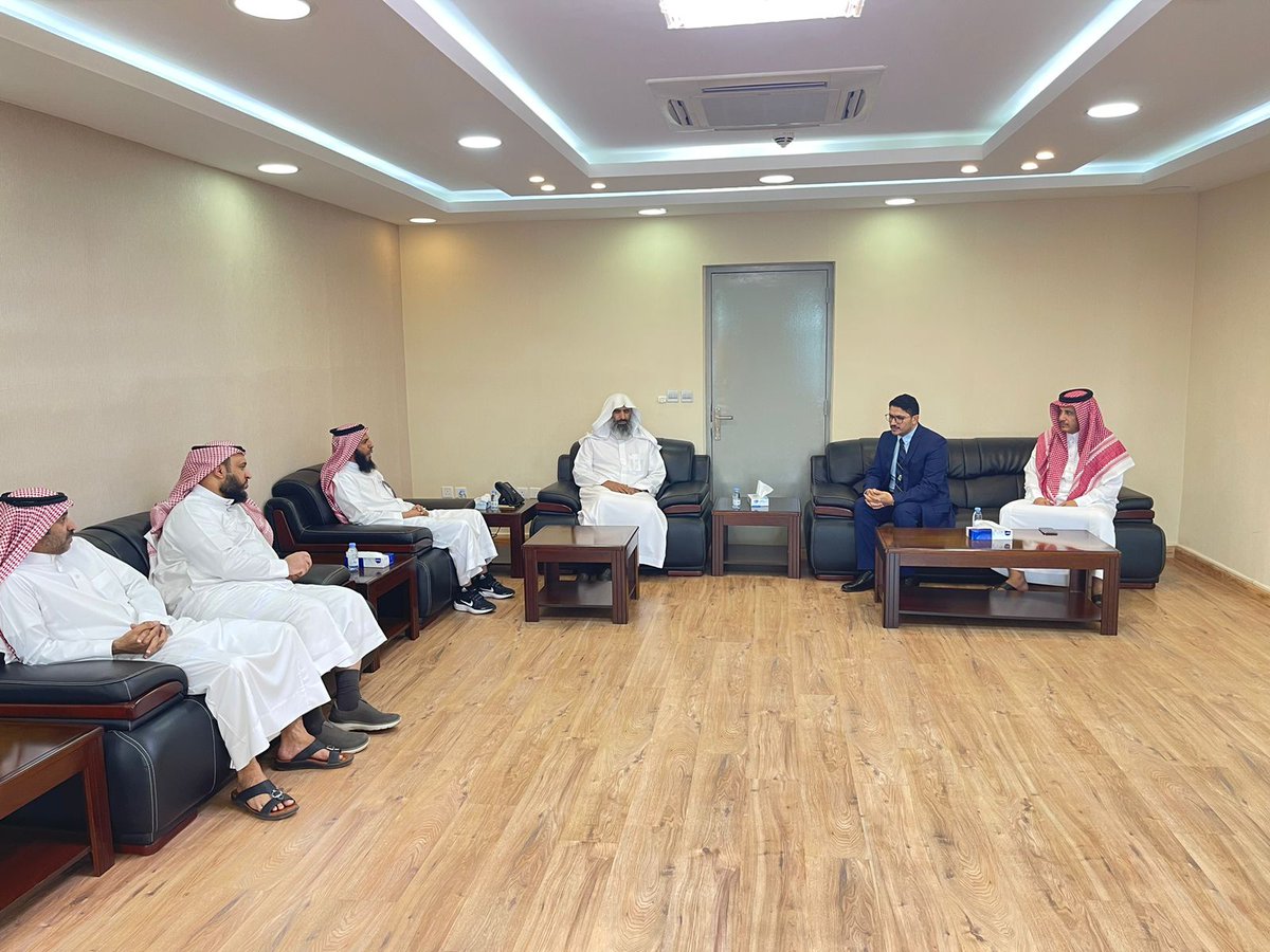 استقبل مدير عام #التدريب_التقني والمهني ونائبه بمنطقة #نجران فريق المراجعة الداخلية أثناء زيارتهم للكلية التقنية للبنين بنجران حيث تخلل الزيارة عدة اجتماعات بقيادات الكلية ورؤساء الأقسام التدريبية والإدارات المساندة بالكلية إضافة إلى جولات على معامل وقاعات الكلية
#التدريب_التقني