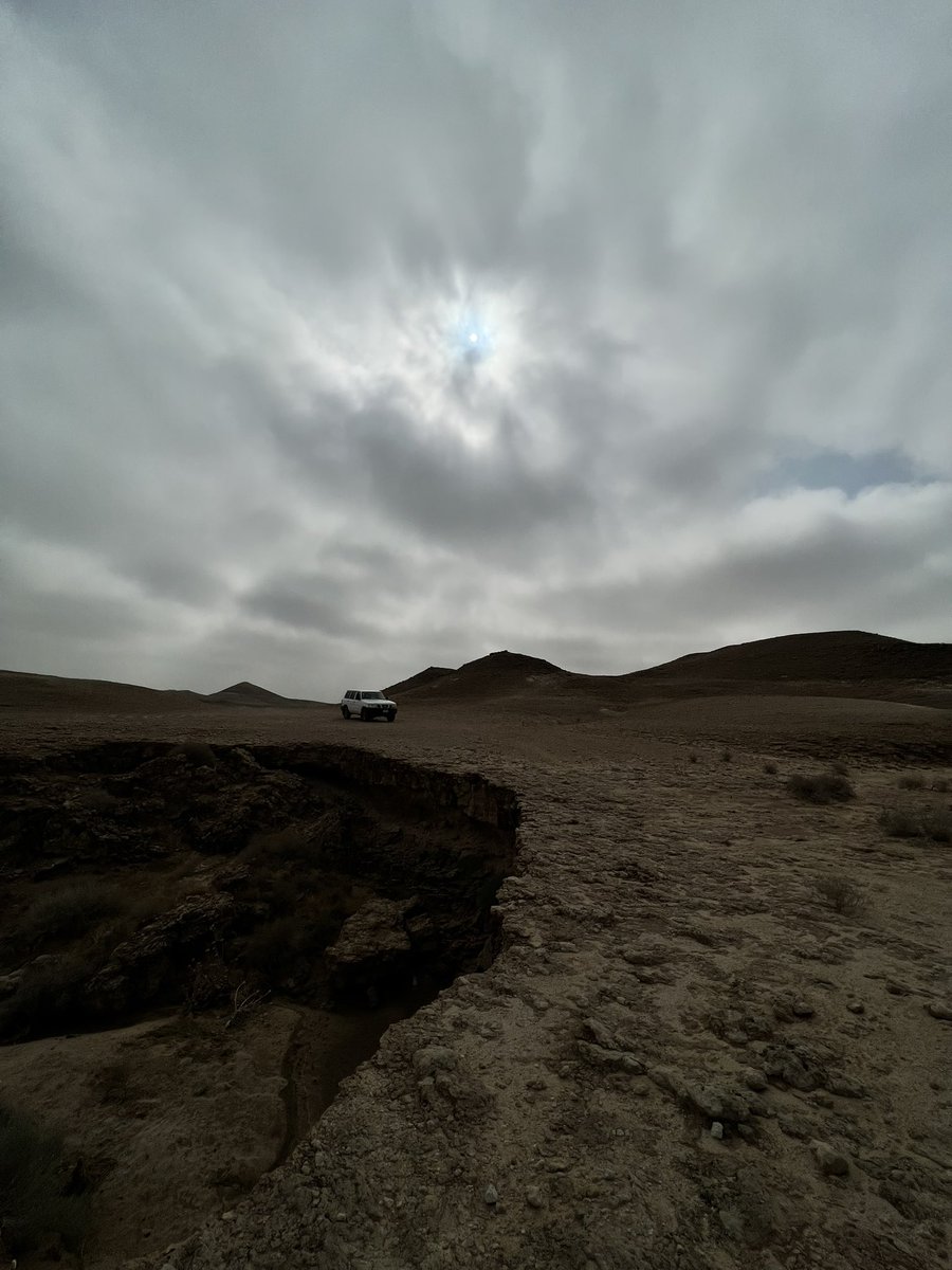 الطواري بعضها توجع القلب الحزين
بلوةٍ يا ..( جعل ربي ).. يعين المبتلا

كل ما جيت اتسلى مع اللي دالهين !
اعرضت لي لين منها تعرضت الخلا