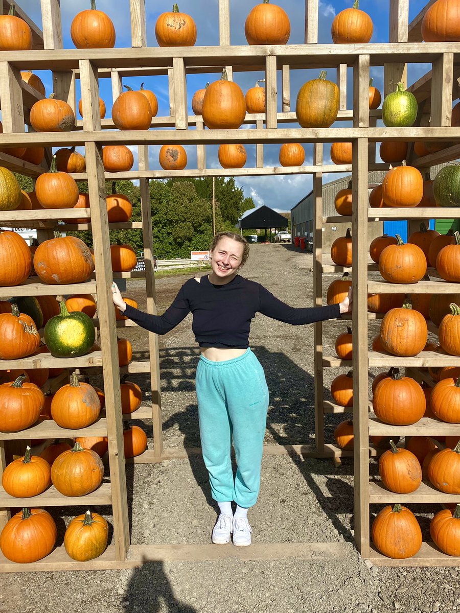 FloRoPo5's tweet photo. Tech Day! 🌟🎃 #halloween #thelastpumpkin #spilmansfarm #sessay https://t.co/F14Ek5fZWE