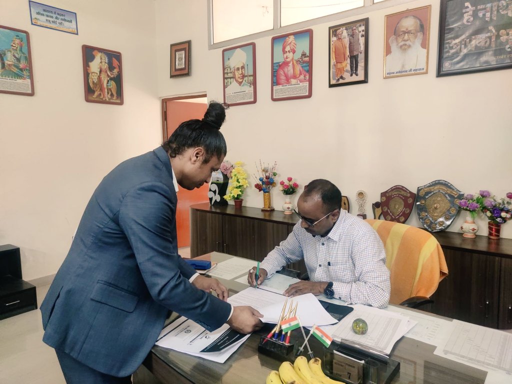 DrVijayTiwariJi's tweet photo. #MahaYogiSena 

@narendramodi
@PMOIndia
@EduMinOfIndia @myogiadityanath

Signed a MoU with #VidyaMandirSikshanSansthan #Chargawan @Dm_Gorakhpur for #IECSME_KamdhenuChair &amp; #SelfEmployedCEOs for #RuralUP 

@ugc_india @AICTE_INDIA
@AIUIndia @itmgkpofficial

#Security #CyberNews https://t.co/bV5hsWq5cl
