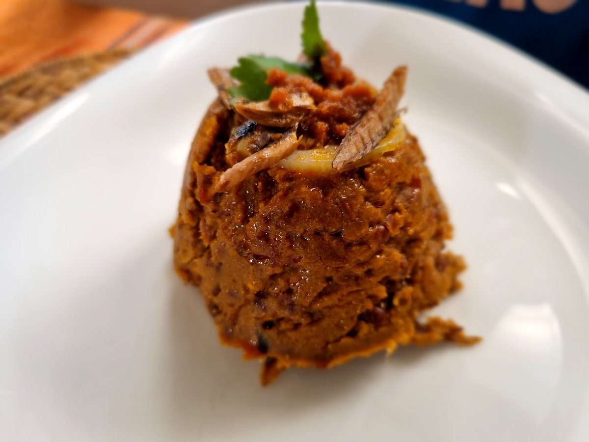 SandrasPainting's tweet photo. #BrandingAfrica
Mon dôme de #Djongoli de ce jour
Qd mes enfants s'extasient devant ce repas traditionnel #Beninois à base de haricot/ farine de maïs grillé/petits poissons séchés, je me dis qu'il est temps de retourner vers nos mets locaux
Oublions les hamburgers/frites/ pizzas https://t.co/TQJNt5tOUd