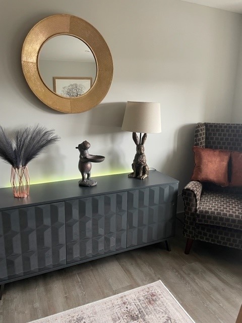 FrankOFurniture's tweet photo. Spotlight is on the Frank Olsen Elevate large sideboard today, pictured here in a customer’s home. Got to say, we love the choice of accessories too. 🐰🦛💜
To find out more about the Elevate Range, follow this link https://t.co/248eexzI4N https://t.co/STcQ9NW9H4