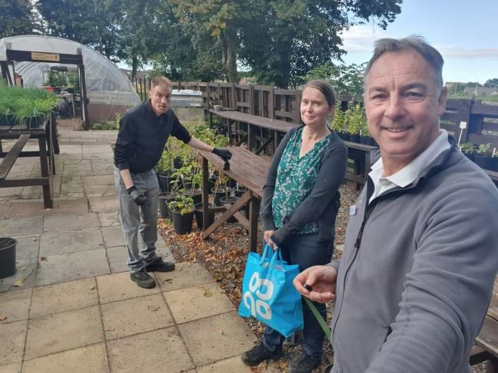 CoopDarin's tweet photo. Big Green Week.
It was great to hand over some Co-op refreshments at Hope Garden to the Manager Caroline and Daniel for their volunteer day . 
Volunteer Edward is seen transforming the weary looking tables with a lick of paint.
#itswhatwedo
#BigGreenWeek https://t.co/N2y2dAf9rM