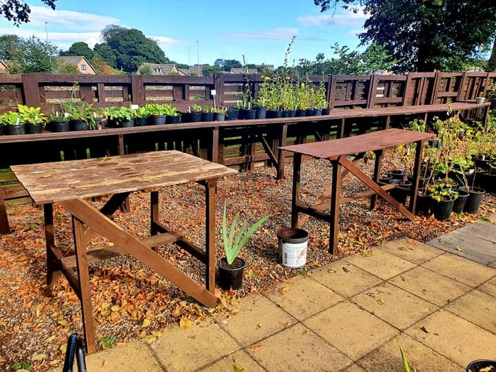 CoopDarin's tweet photo. Big Green Week.
It was great to hand over some Co-op refreshments at Hope Garden to the Manager Caroline and Daniel for their volunteer day . 
Volunteer Edward is seen transforming the weary looking tables with a lick of paint.
#itswhatwedo
#BigGreenWeek https://t.co/N2y2dAf9rM