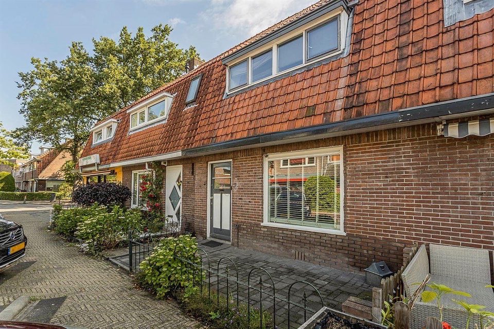 𝗢𝗽𝗲𝗻 𝗛𝘂𝗶𝘇𝗲𝗻 𝗗𝗮𝗴: 𝗩𝗶𝗻𝗱 𝗷𝗲 𝗱𝗿𝗼𝗼𝗺𝗵𝘂𝗶𝘀!
Zat 1 okt van 11 - 15u. Je bent van harte welkom

Cereslaan 91 Bussum
Brinklaan 15 a Bussum
Verbindingslaan 31 Bussum
Oosterpad 32 Bussum
Van Gelderlaan 90 Hilversum
Amperestraat 31 Hilversum
Heideveldweg 82 Laren