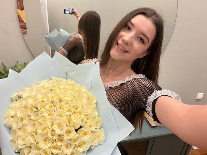 A bouquet of flowers from a secret admirer💐🌹101 roses #gift https://t.co/sQoLAPUhos<a href="/tag/gift"class="tags"><span>#gift</span></a>