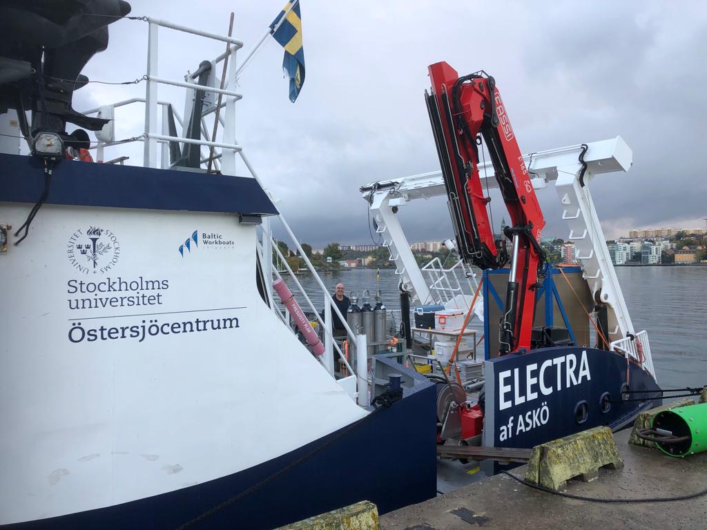 msmjetten's tweet photo. More footage from the #MARIX ERC synergy sampling campaign in the Stockholm archipelago studying the #methane &amp; #nitrogen cycles supported @ERC_Research
Photo credits @CarolineSlomp https://t.co/PFyDmGpBTI