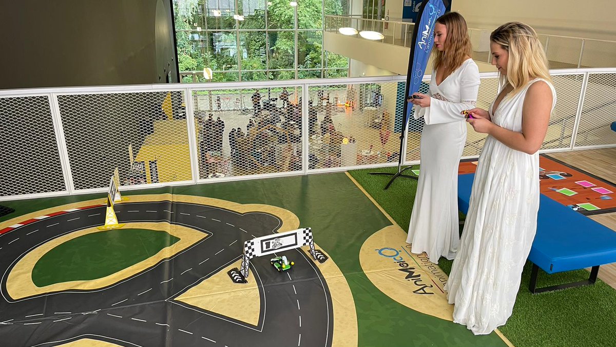 Animeico_off's tweet photo. 🥳 L'équipe d'Animeicó a participé au Wild Wedding Festival - Salon du Mariage - Alsace le samedi 24 septembre et le dimanche 25 septembre 2022.

👰‍♀️ De belles mariées qui font de belles gameuses ! Autant vous dire que l'habit ne fait pas le moine !

#animeicó #animations #mariage https://t.co/BZ9wx4smMg