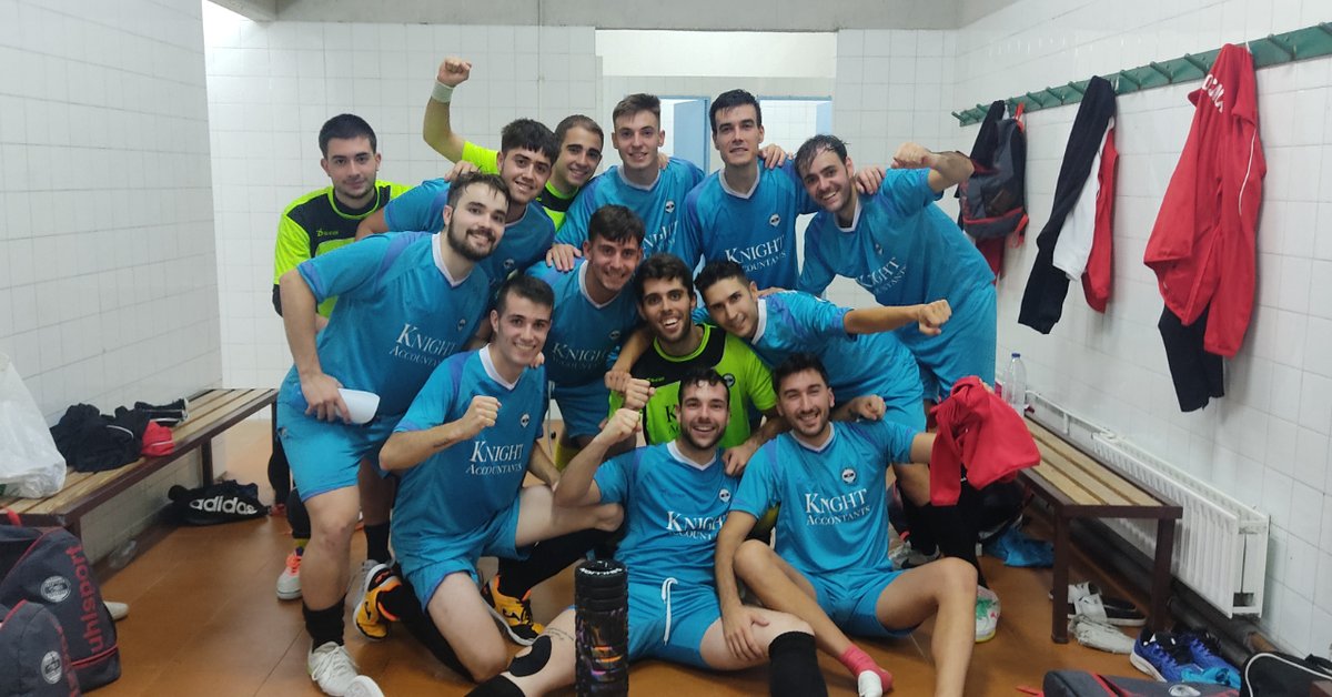 Segosala's tweet photo. #SegundaB | #LaCronica 
El Segosala Segobus se impone en un igualado partido de copa en Ávila.

La crónica completa en: https://t.co/Hk16kU6K50 https://t.co/PaZn3OhGHC