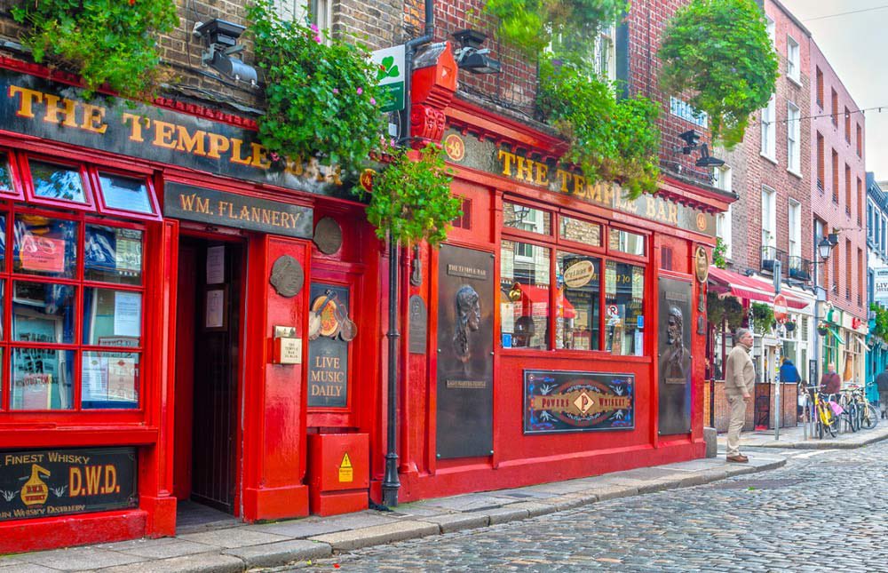 🚨HELP!🚨 I’m on the hunt for a team of U13s in Dublin who would be keen to play a touring side on Saturday morning! Had some issues &amp; a group of boys are potentially going to be v disappointed. PLEASE tag any school or club teams that could be interested! 🙏🏽 Thank you. #dublin