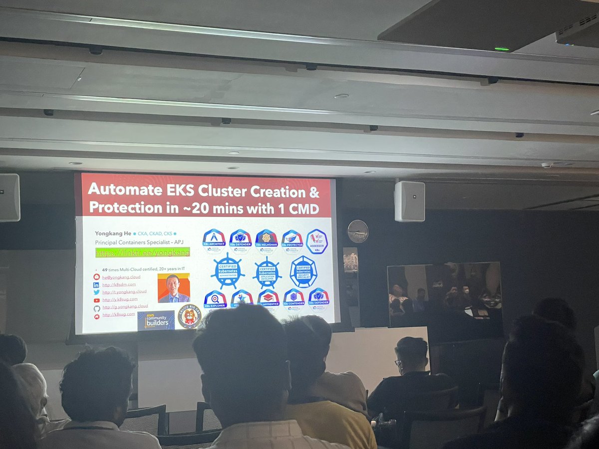 chiragnayyar's tweet image. My friend is on fire #Kubernetes #containers #awsmeetup #cloud