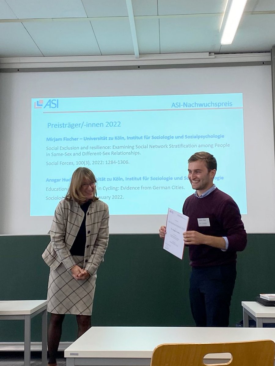 Ansgar Hudde (@a_hudde) on Twitter photo I'm super excited (as you can see in the picture) about receiving the early career award by ASI at #dgskongress2022 !
It's for my paper on educational differences in cyling in Germany 🚲🚲:
journals.sagepub.com/doi/full/10.11…
<a href="/DGSoziologie/">DGS</a> @KleyStefanie <a href="/ISS_UniCologne/">Institute of Sociology and Social Psychology</a> <a href="/InFER_Frankfurt/">InFER Frankfurt</a> I'm super excited (as you can see in the picture) about receiving the early career award by ASI at #dgskongress2022 !
It's for my paper on educational differences in cyling in Germany 🚲🚲:
journals.sagepub.com/doi/full/10.11…
<a href="/DGSoziologie/">DGS</a> @KleyStefanie <a href="/ISS_UniCologne/">Institute of Sociology and Social Psychology</a> <a href="/InFER_Frankfurt/">InFER Frankfurt</a>