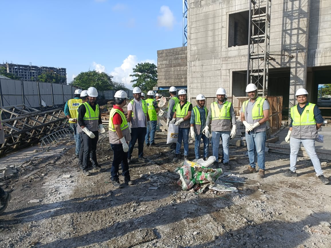 TCEConnect's tweet photo. #TVW18 #TCEndeavour #TCEConnect
As part of the TVW initiative, #volunteers from one of our large #project #sites participated in the "#Cleaning our Site" program and collected many bags of #construction #waste https://t.co/17QhDyHcto