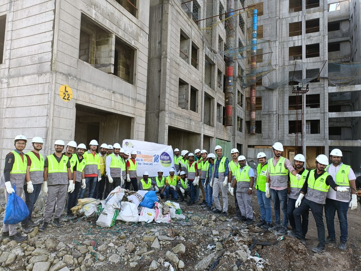 TCEConnect's tweet photo. #TVW18 #TCEndeavour #TCEConnect
As part of the TVW initiative, #volunteers from one of our large #project #sites participated in the "#Cleaning our Site" program and collected many bags of #construction #waste https://t.co/17QhDyHcto