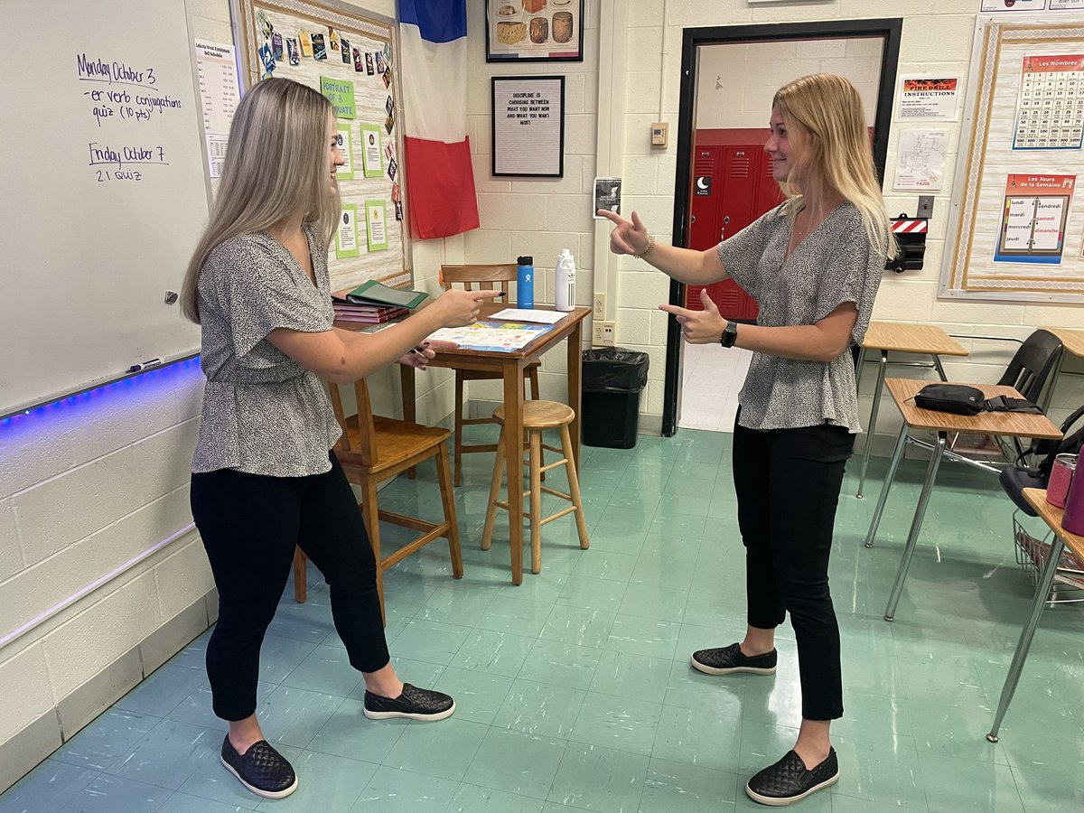 ms_bailey_ELA's tweet photo. Twin Day with @ehenderson_SS 👯‍♀️ https://t.co/lsOw9BwTwo