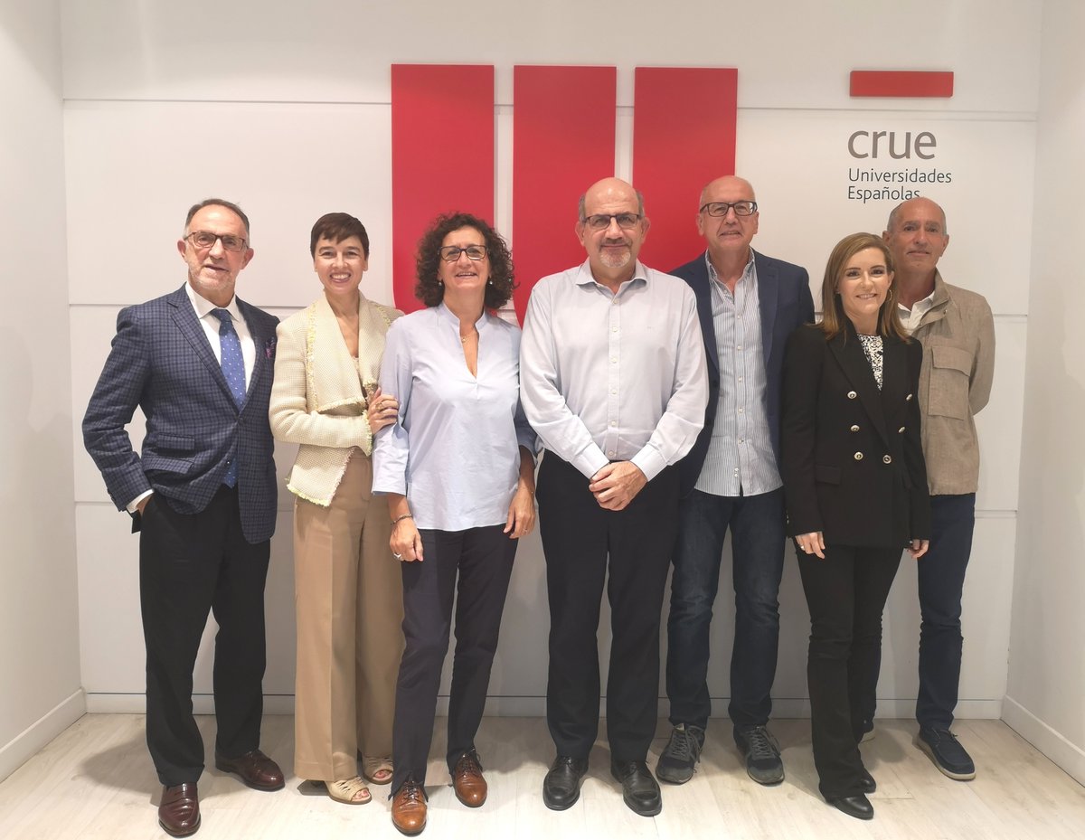 CrueUniversidad's tweet photo. 👥Reunión en la sede de #Crue del Comité #RedUGI para organizar su participación en las XXVIII Jornadas de Crue I+D+i 
📆8, 9 y 10 de noviembre 
📍Universitat de València
🔗https://t.co/5ZgwG4h6hL https://t.co/PV5lONvhAm