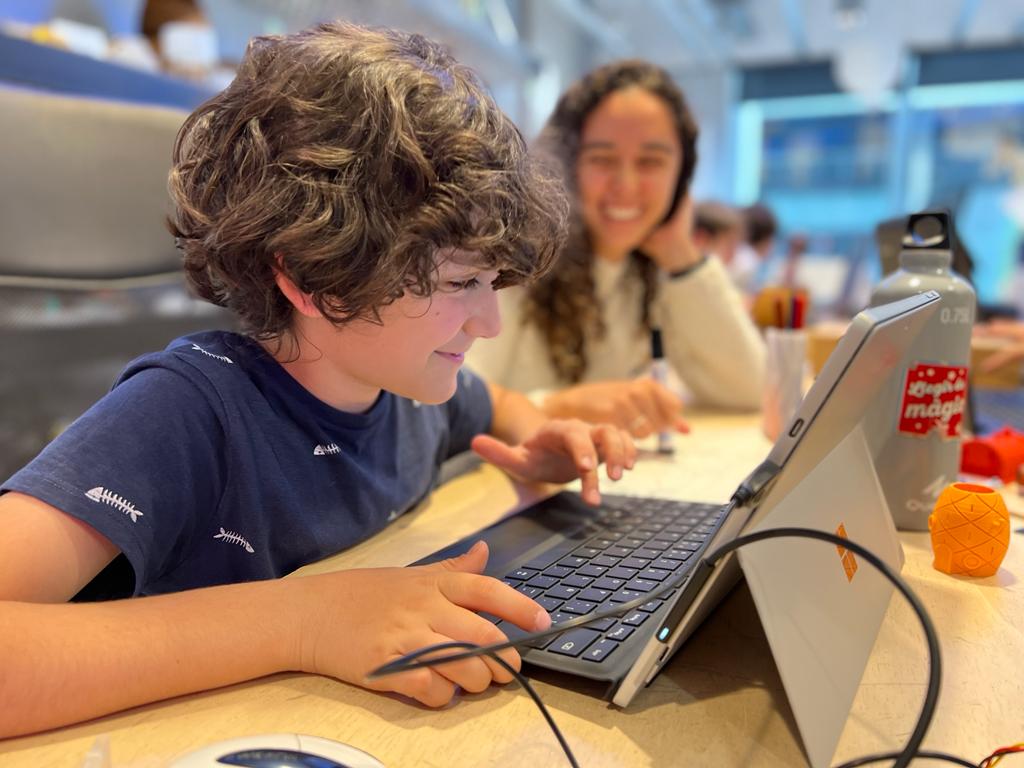 FabLabStQ's tweet photo. 📣 ¡Últimas plazas para apuntarte al Club Maker

El lunes 🗓️ 3 de octubre de ⏰17:30h a 19h empezamos el nuevo curso. 
Si es la primera vez que participas y tienes dudas, ¡puedes probar la primera clase gratuita!

¡Apúntate!

👇🏻 Más info: https://t.co/0EVwI8Vhpf

#SantCugat https://t.co/J5Ydt3yaGq