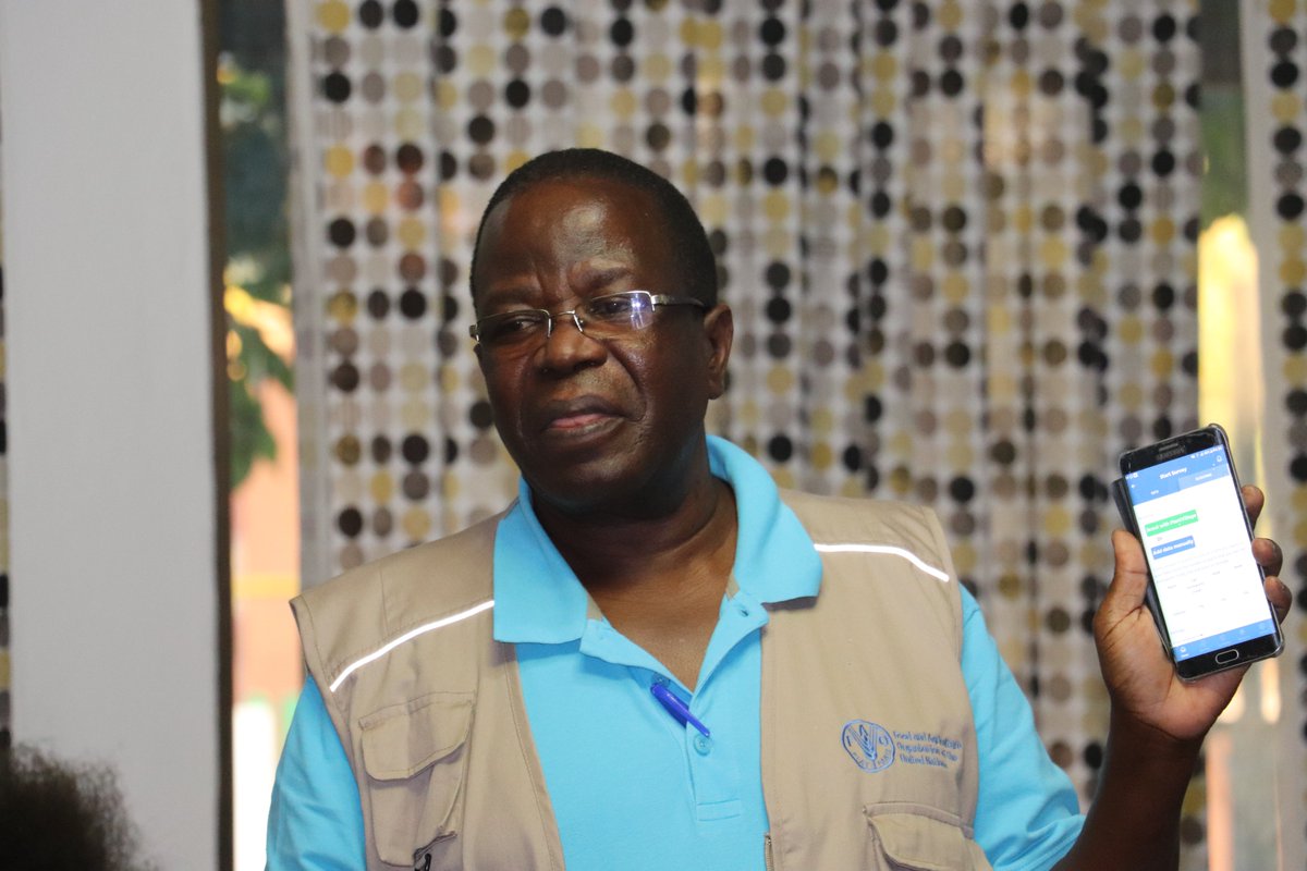 FAOMozambique's tweet photo. Within the global action against #Fallarmyworm, @FAO🇲🇿 is providing technical assistance, training Government technicians to identify, monitor and to control the pest using the #FAMEWS: a mobile application used in the field to collect crucial data. Thanks to @USAIDMozambique https://t.co/KeFrfu3IDL