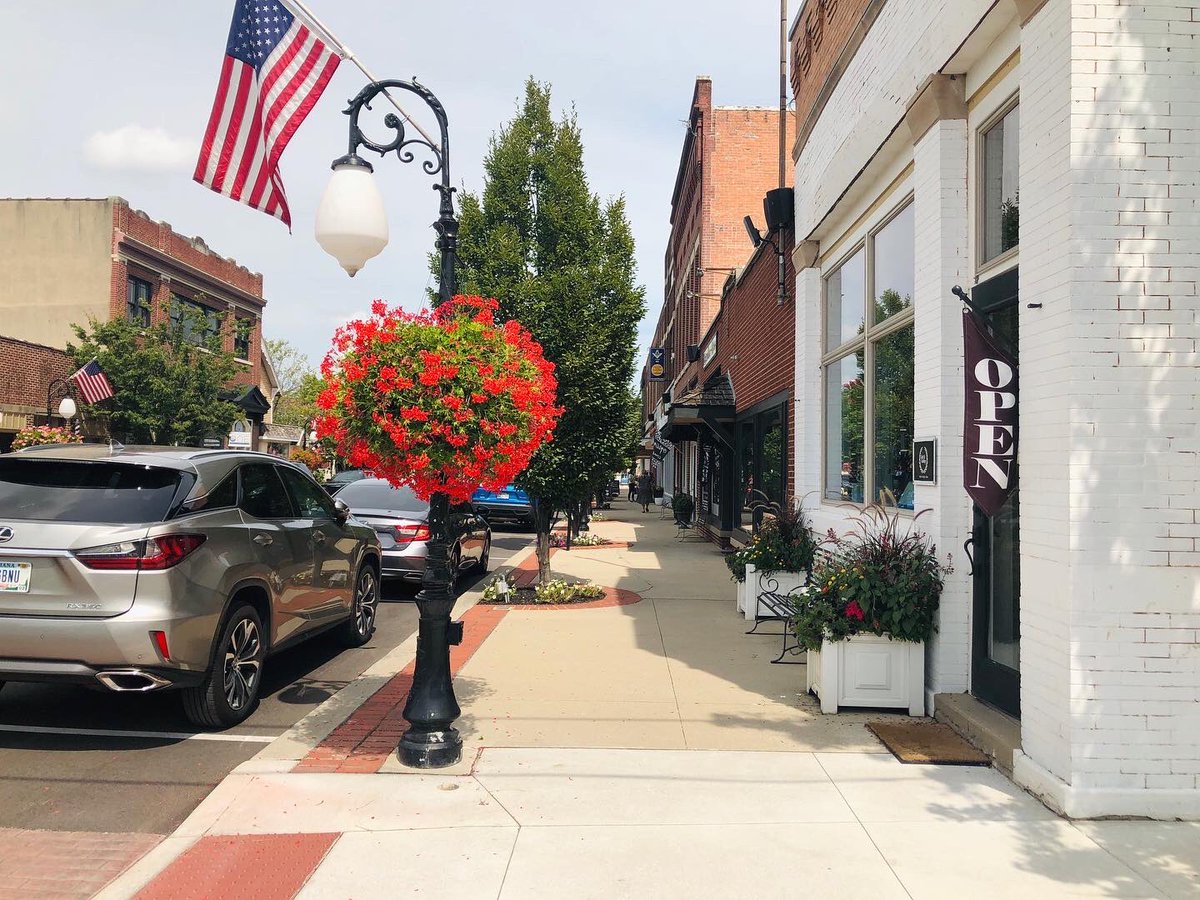 It’s always a fun day when I get to help out at Magnolia + Moss Mercantile!  I’ll be there today and tomorrow (Thursday &amp; Friday) 11-5.  Grab a friend and come on down to the charming Village of Roanoke!  126 N Main Street.  Free parking right out front🎉