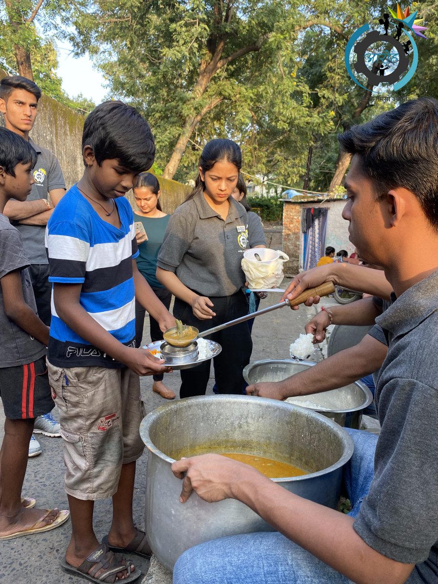 Aarohayouthorg's tweet photo. FEED INDIA aims to channel freshly cooked healthy food to the undeserved communities/slum areas. This sunday Aarohian spread happiness with the taste of Sindhi kadhi.
आरोह तमसो ज्योतिः
A journey from ignorance towards excellence
#aaroha #aarohatamsojyotih #aarohanitb #aiims #ihm https://t.co/IBtgWTGWtV