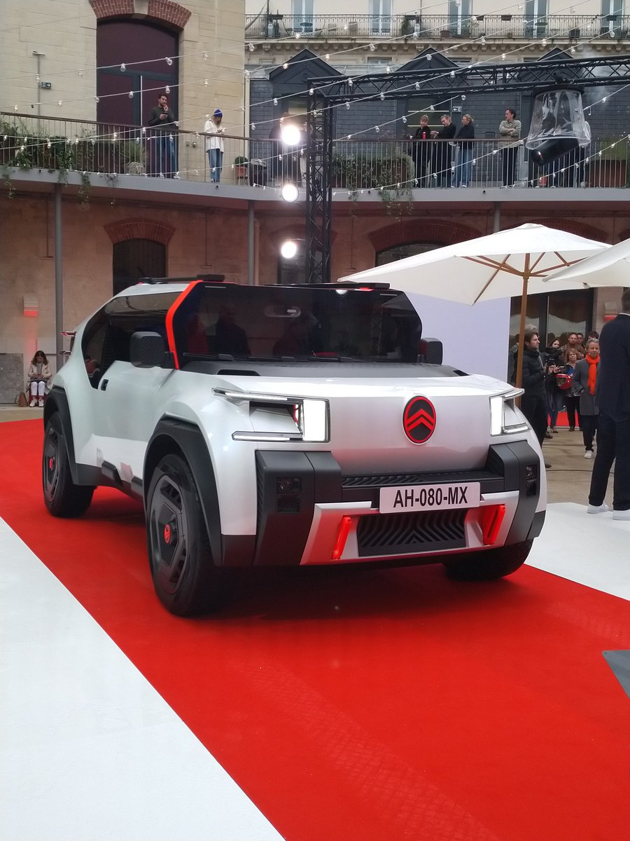 SylviaLongas's tweet photo. @CitroenEspana Oli. El vehículo familiar del mañana. SUV, eléctrico, 400 km de autonomía y 1.000 kg de peso. https://t.co/u5wRlEuIOI