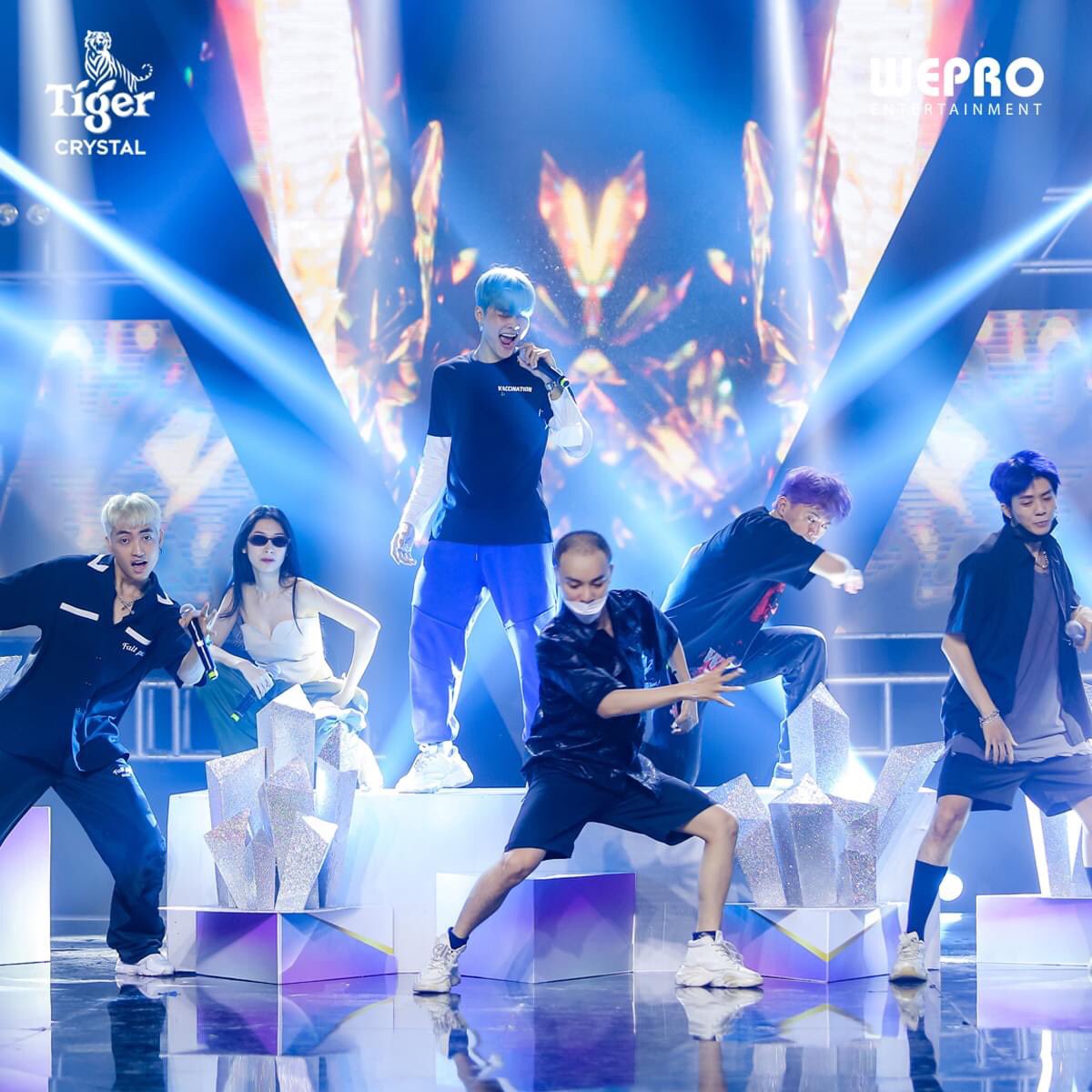votefor5_fp's tweet photo. Some rehearsal pictures of the teams and guest artists in EP. 8 - #VoteForFive
Watch episode at:
⏰ 7 P.M (GMT+7) - September 29, 2022 on FPT PLAY app: https://t.co/1GkBDIwIdV
⏰ 8 P.M at Vote For Five Official channel on Youtube
#Vote45 #WePro_Entertainment https://t.co/Gi7MzYnasz