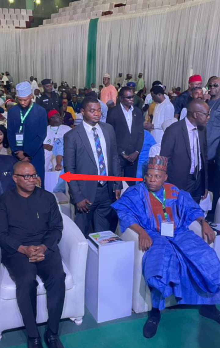 God, deliver me, my loved ones and followers from the unbridled hatred seen in this photo. May the hate never, ever get to Peter Obi. Political opposition should never get to this level of obvious hatred! If anything happens to Peter, you know who is responsible 

#TableShaker
