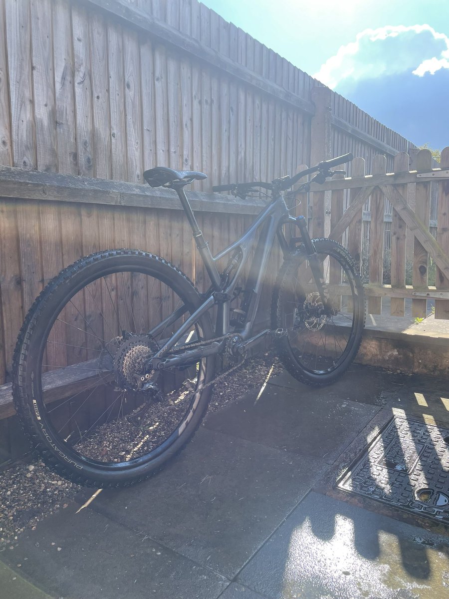 Hotwheels_mtb's tweet photo. Proper sexy #speshi when she is all wet after a wash. π https://t.co/Hs8v4bdq2g