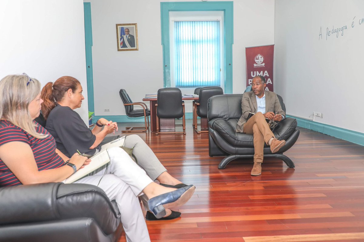 FernandesEneida's tweet photo. Productive meeting with the Mayor of #Praia, Francisco Carvalho. We discussed #humancapital, #housing, #poverty and the #development of Praia, the capital city of #CaboVerde. #NuStaDjuntu https://t.co/EdyGNTxZvI
